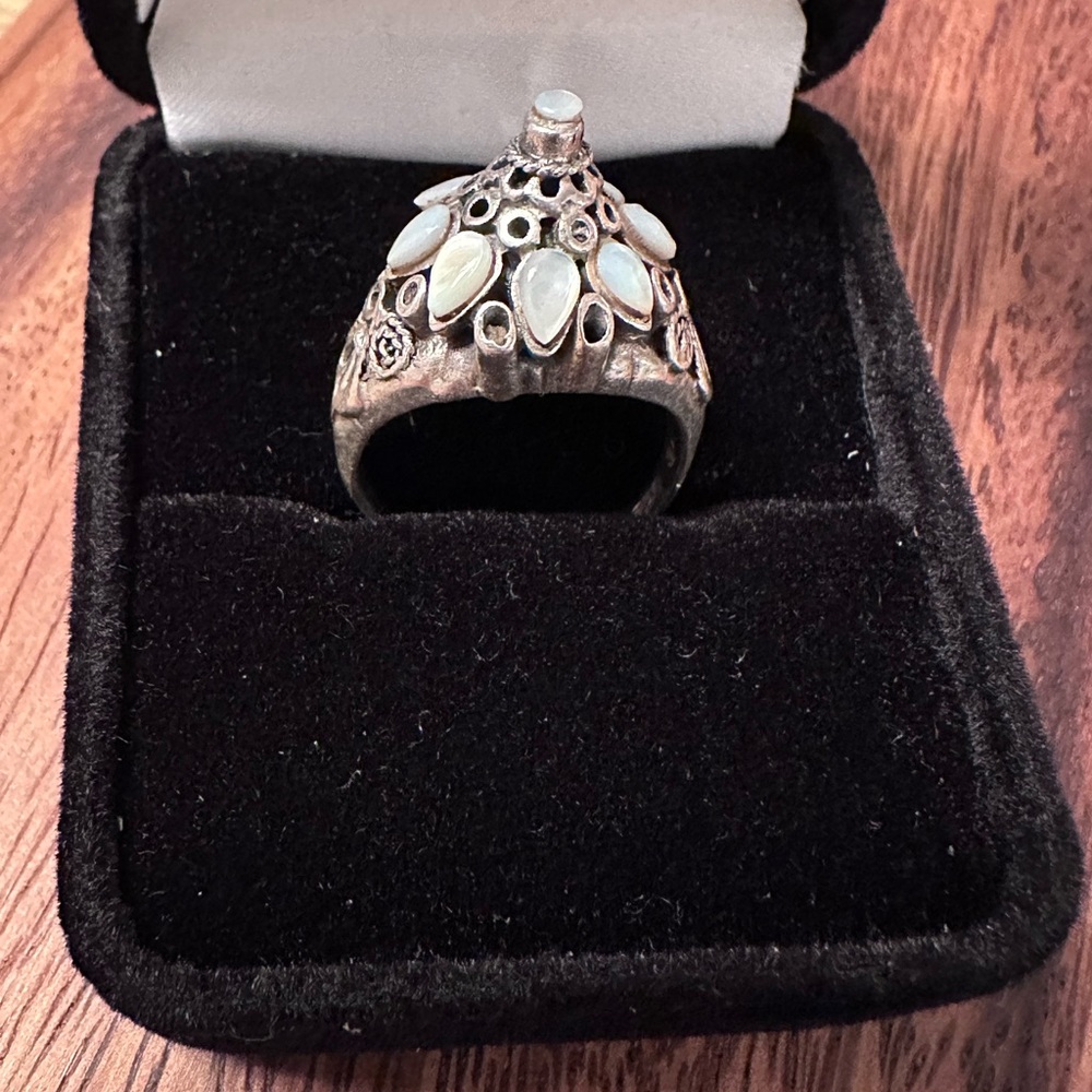 Elegant Silver and White Gemstone Ring